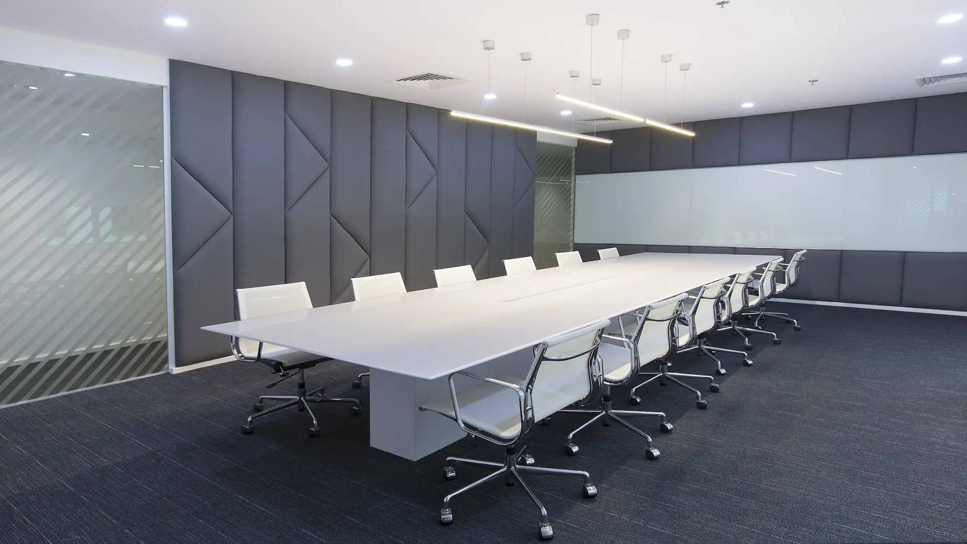 Modern office fit out in Dubai Business Bay.